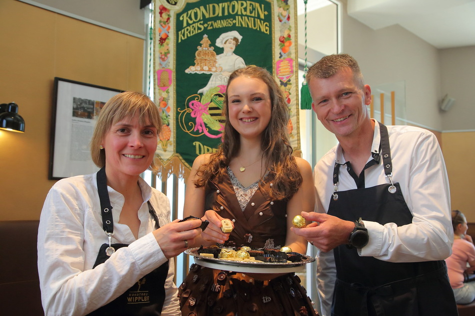 Die Chefs Kathrin (43) und Gregor Wippler (53) sind sichtlich stolz auf ihre erfolgreiche Mitarbeiterin.