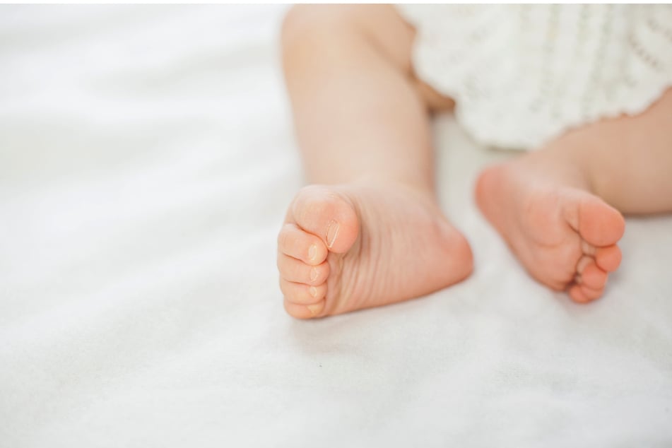 Zum Glück ist der kleine Junge wohlauf. (Symbolbild)