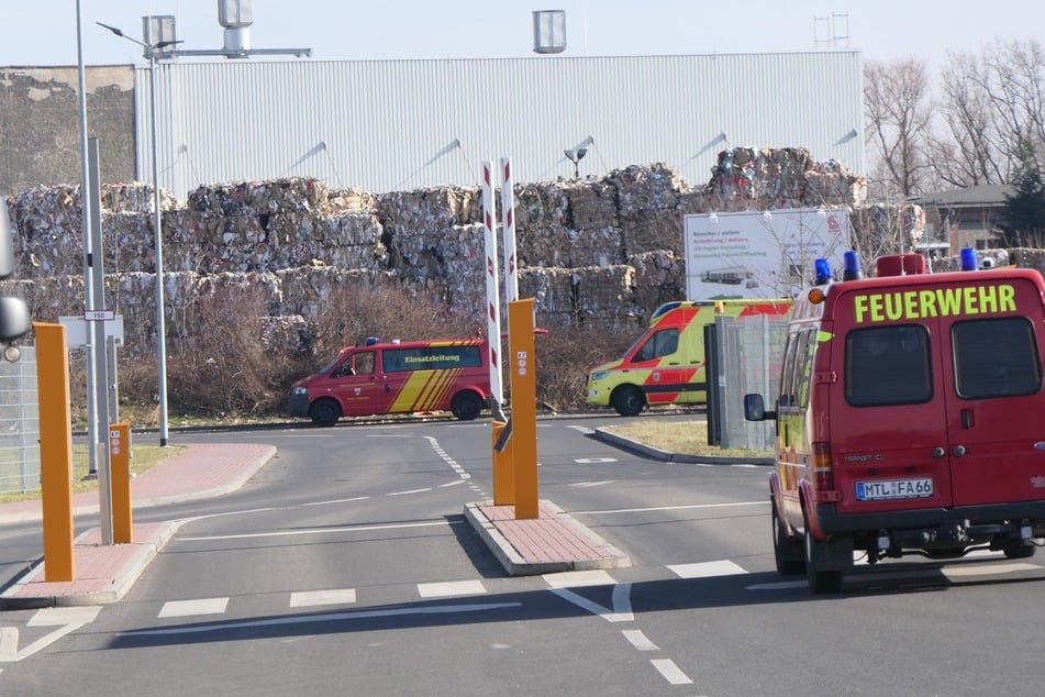 Das Löschen von Glutnestern beanspruchte die Kameraden der Feuerwehr noch länger.