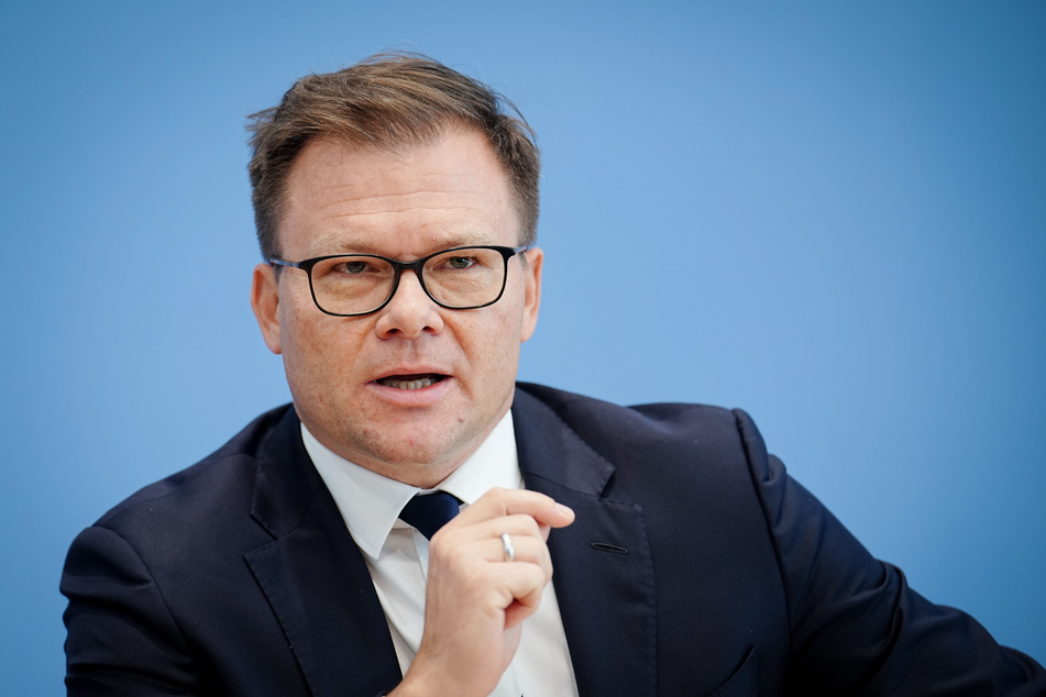 Carsten Schneider (47, SPD), der Beauftragte der Bundesregierung für Ostdeutschland, stellt am 25. Januar im Kabinett ein Konzept zur Steigerung des Anteils von Ostdeutschen in Führungspositionen der Bundesverwaltung vor.