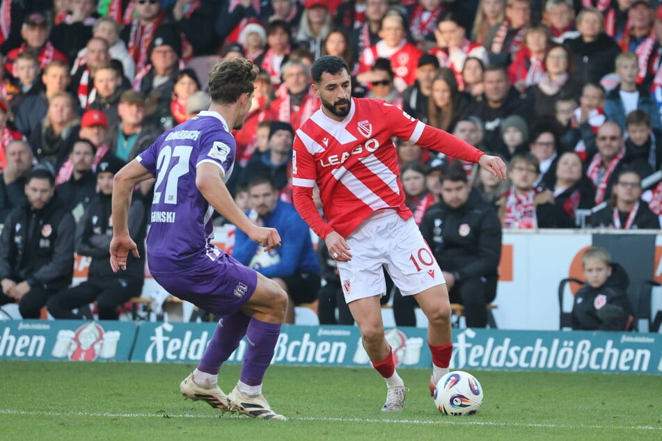 Cottbus verzichtete im Topspiel gegen Osnabrück zunächst auf den Grippe-geschwächten Tolcay Cigerci (l.). Erst mit dem Spielmacher kam das Offensivspiel ins Rollen.