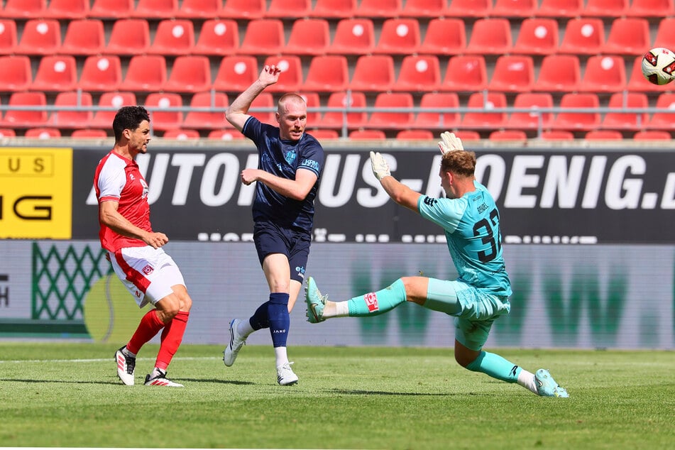 Hatte bei seinem Comeback in Halle beim 0:0 gleich eine gute Chance: Ron Berlinski (32).