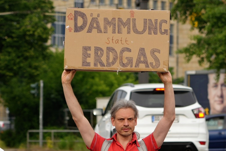 Der Dresdner Christian Bläul (40) während einer Protestaktion in Dresden.
