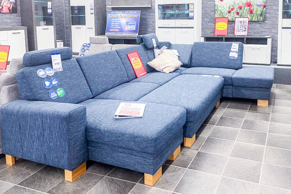 Bei ROLLER in Flensburg gibt's am Sonntag (2.11.) unter anderem 5 Prozent App-Rabatt³ auf viele Möbel.