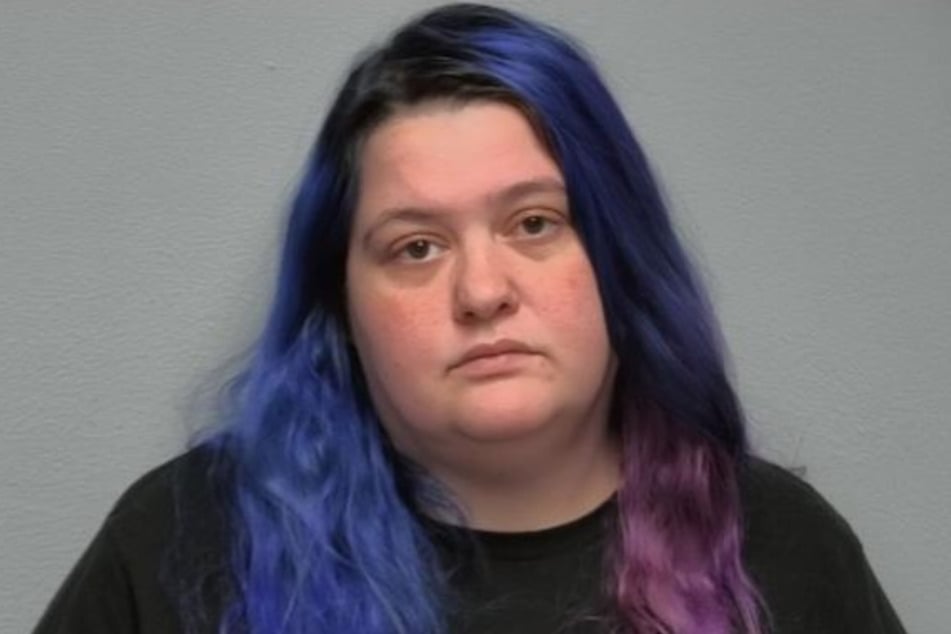 Gegen die Frau, die eigentlich aus dem Nachbar-Bundesstaat Kentucky stammt, läuft nun ein Haftbefehl.