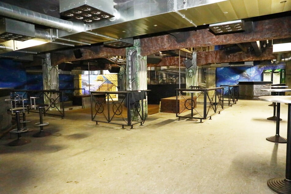 Die ehemalige Disko im Multizentrum Zschopau wird ab Januar abgerissen. Für das neue Enduro-Museum bleiben nur ein paar Theken stehen.