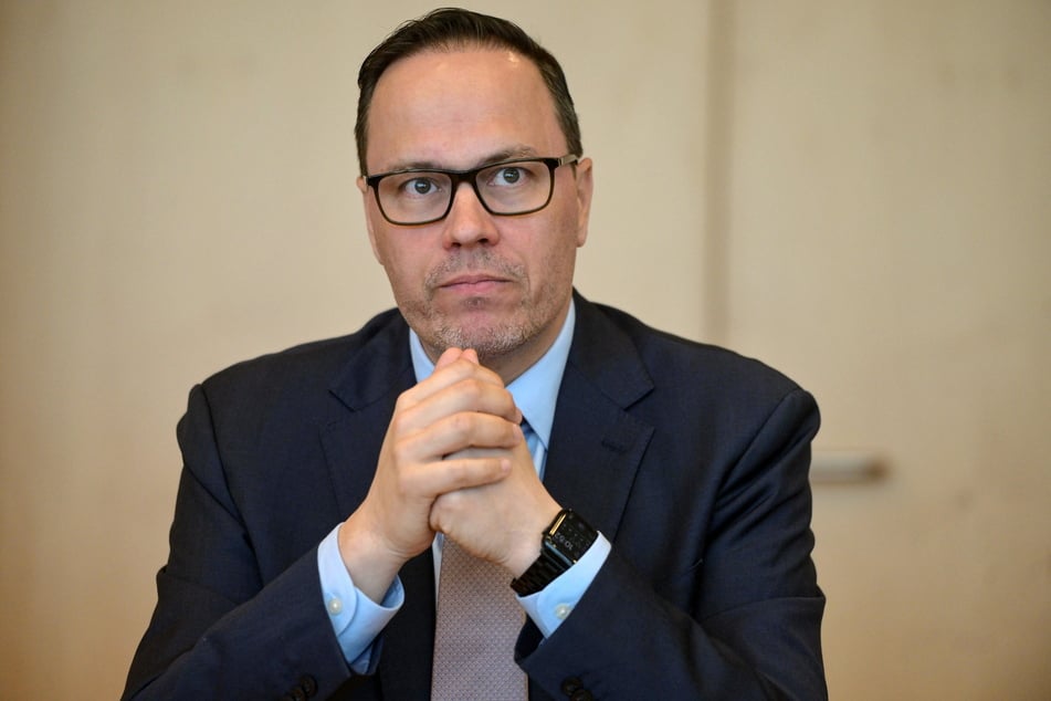 Wirtschaftsminister Dirk Panter (51, SPD) fordert zügig Ergebnisse.