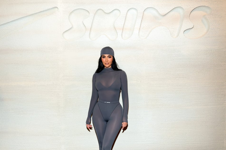 Kim Kardashian (44) vzbudila pozornost svým novým vzhledem.