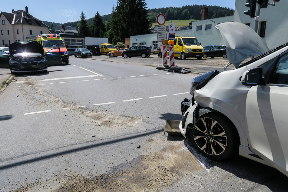Kreuzungs-Crash im Erzgebirge: Ampel nicht beachtet?