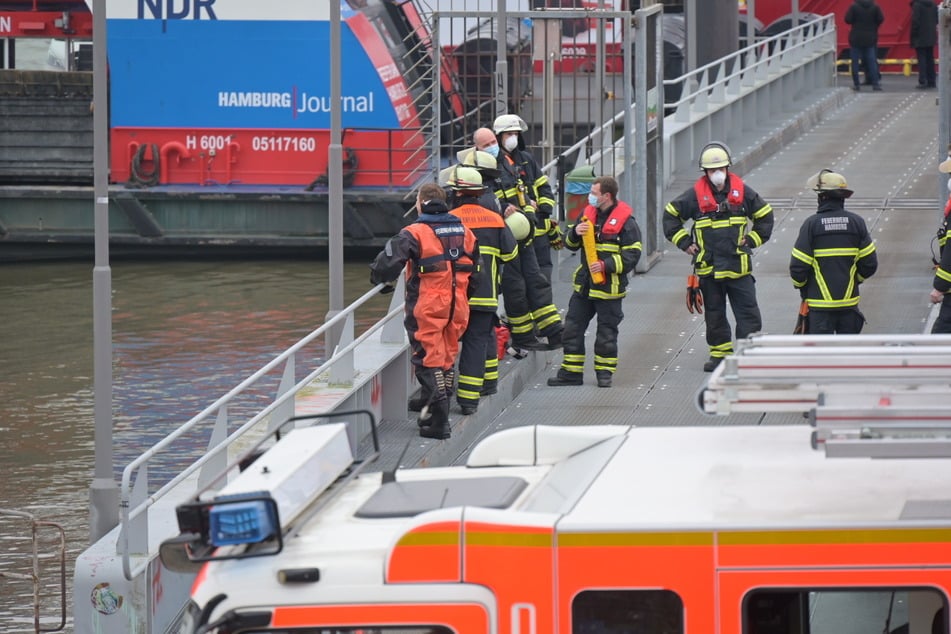 Nach dem Notruf rückten zahlreiche Rettungskräfte aus.
