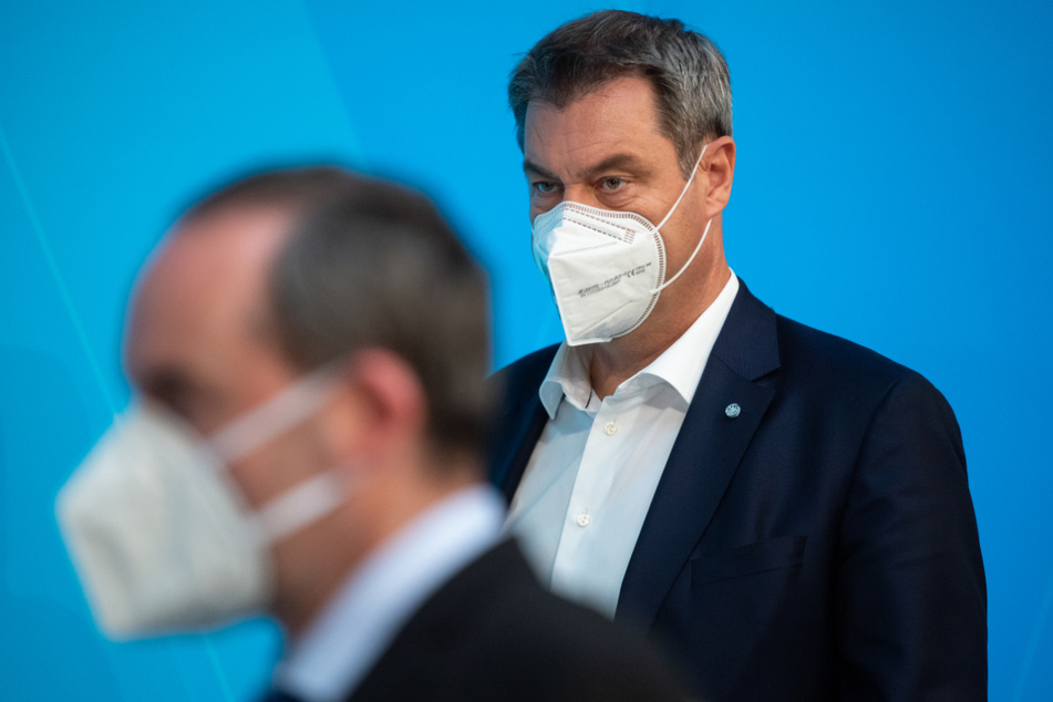 Markus Söder (54, CSU, r), Ministerpräsident von Bayern, und Hubert Aiwanger (Freie Wähler), Wirtschaftsminister von Bayern, stehen angesichts der Maskenaffäre unter Druck.