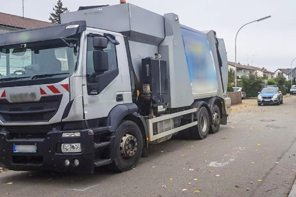 Das Fahrzeug kollidierte mit der Frau.