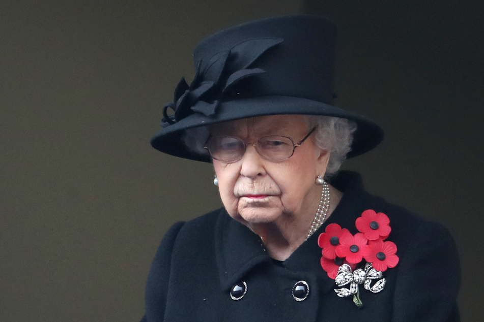 Queen Elizabeth II. (97) in tiefer Trauer.