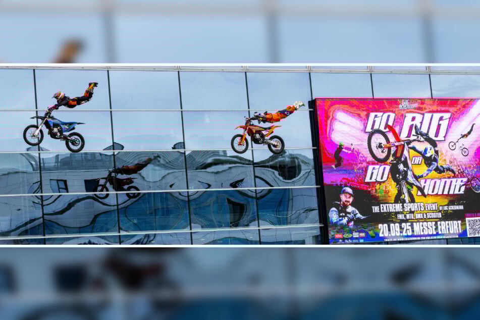 Spektakuläre Werbung für „Go Big or Go Home“: Die Brüder Luc und Hannes Ackermann zeigen Stunts vor dem Showplakat.