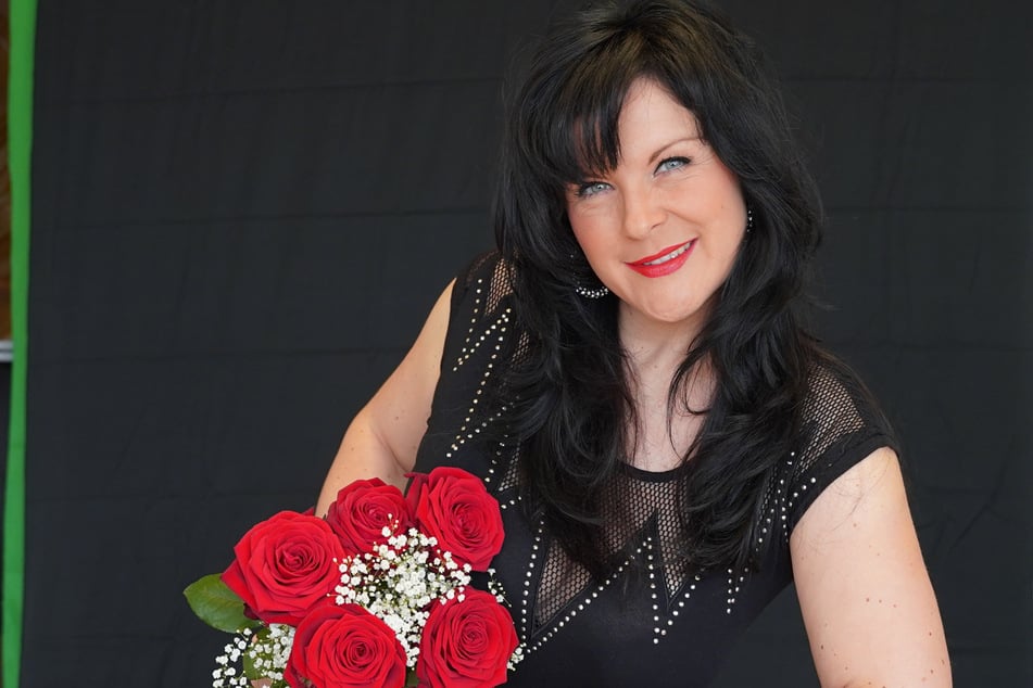 Die Sächsin Jasmin Weber (38) alias Jazzmin will mit ihrer Debütsingle "Schenk mir keine Rosen" jetzt Solopfade beschreiten.