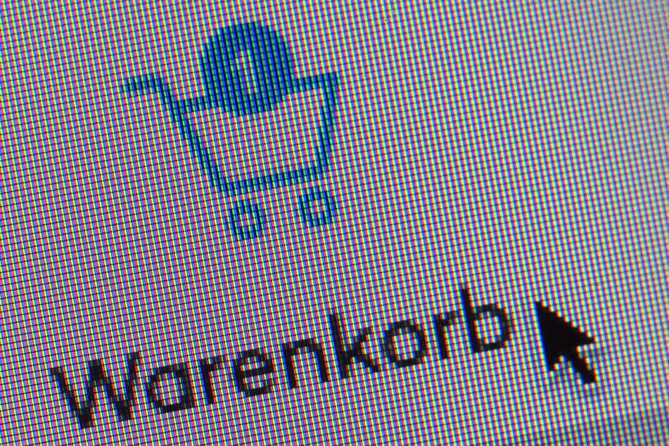 Die große Mehrheit der Verbraucher in Deutschland macht sich in der Corona-Krise Sorgen um das Überleben der Einzelhändler in ihrer Region. Das hindert viele von ihnen aber nicht daran, mehr im Internet einzukaufen als vor der Krise.