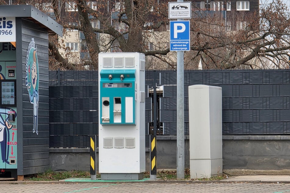Kabeldiebe setzten vergangene Woche die Ladesäule an der Sternstraße in Pieschen außer Betrieb.
