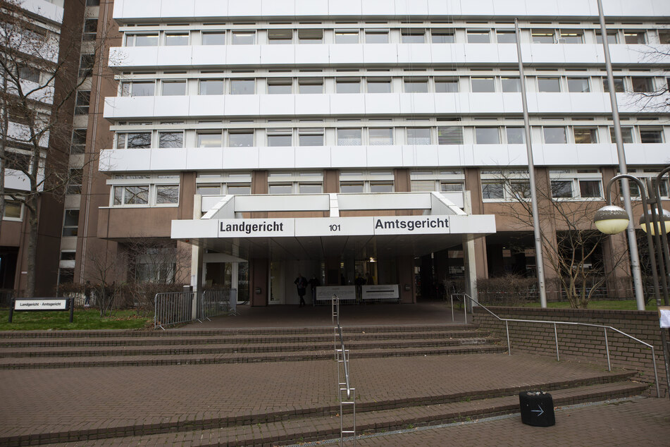 Im Hochhaus an der Luxemburger Straße, in dem das Amts- und das Landgericht beheimatet sind, kam es am Dienstag zur einer "Alarmierungslage".