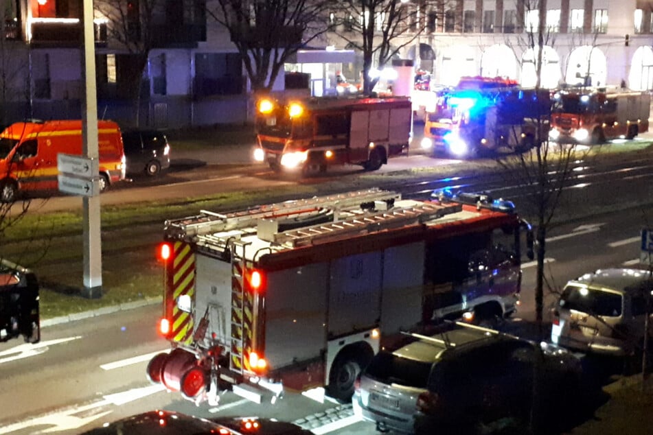 In der Freiberger Straße tauchten am späten Mittwochnachmittag reihenweise Feuerwehrfahrzeuge auf.