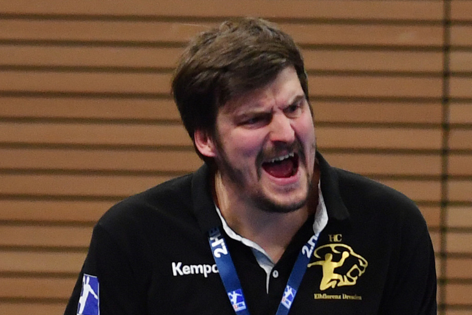 Rico Göde war phasenweise unzufrieden mit seinem Team, das mit der überraschenden Sieben-gegen-sechs-Variante der Hüttenberger Probleme hatte. Toll die Worte des HCE-Coachs zur Leistung der Gäste nach der Partie.