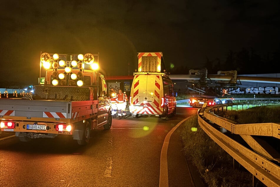 Nachdem sich ein Rotorblatt in den Büschen verfangen hatte, musste das Autobahnkreuz Recklinghausen bis 5 Uhr morgens gesperrt werden.