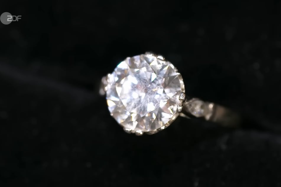 Der Ring ist in den 1930er Jahren gefertigt worden.