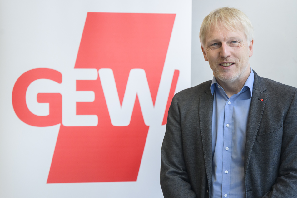 Der Vorsitzende der Bildungsgewerkschaft GEW, Stefan Störmer, warnt vor Überlastung der Lehrer.