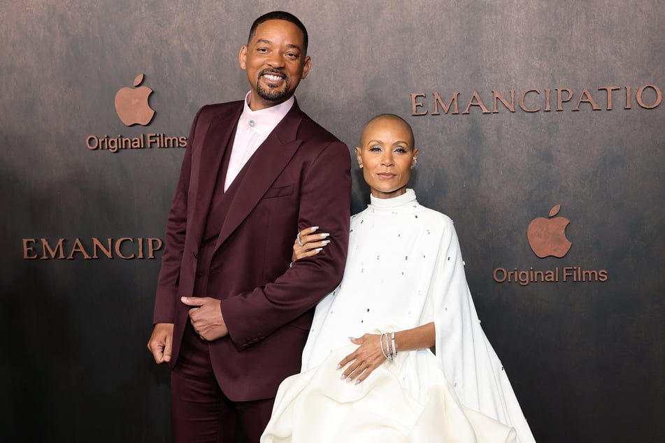 Jada Pinkett Smith (r.) has been accused of threatening a former close friend of Will Smith in a shocking new lawsuit.