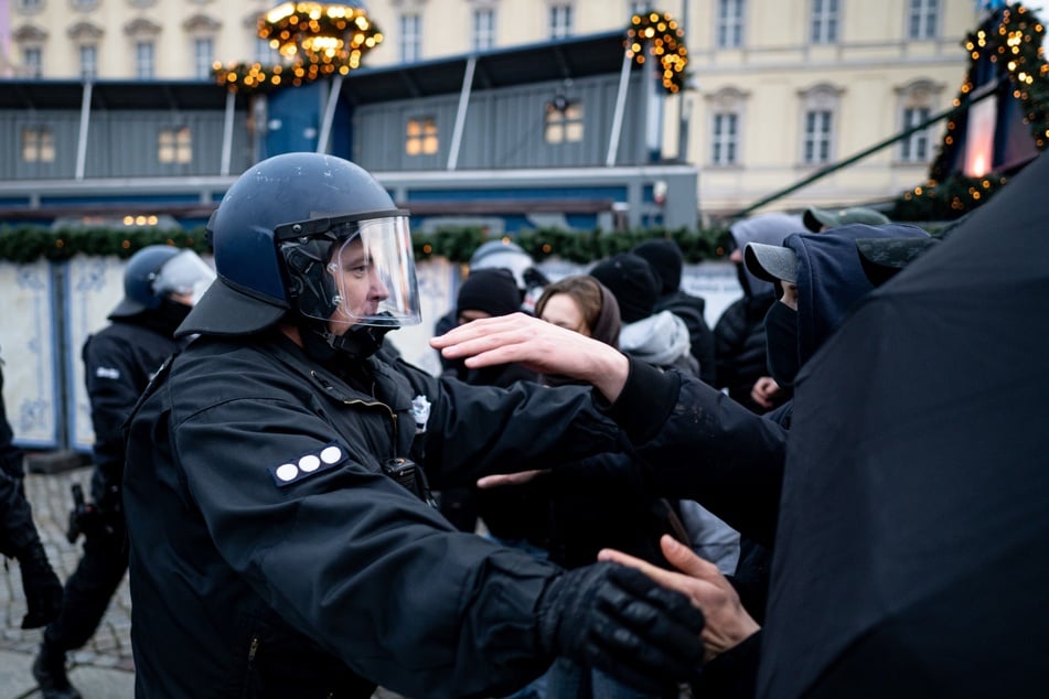 Polizeibeamte werden bei Einsätzen oft selbst Opfer von Gewalt.