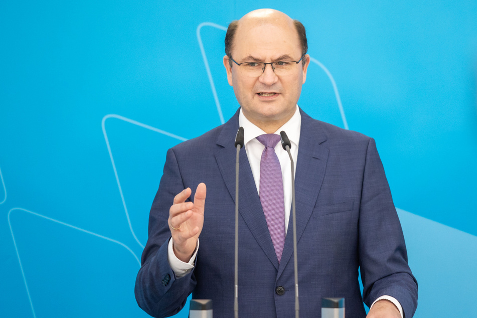 Albert Füracker (53, CSU), Finanzminister vor Bayern, hat die Meldeplattform gegen Steuerbetrug scharf kritisiert.