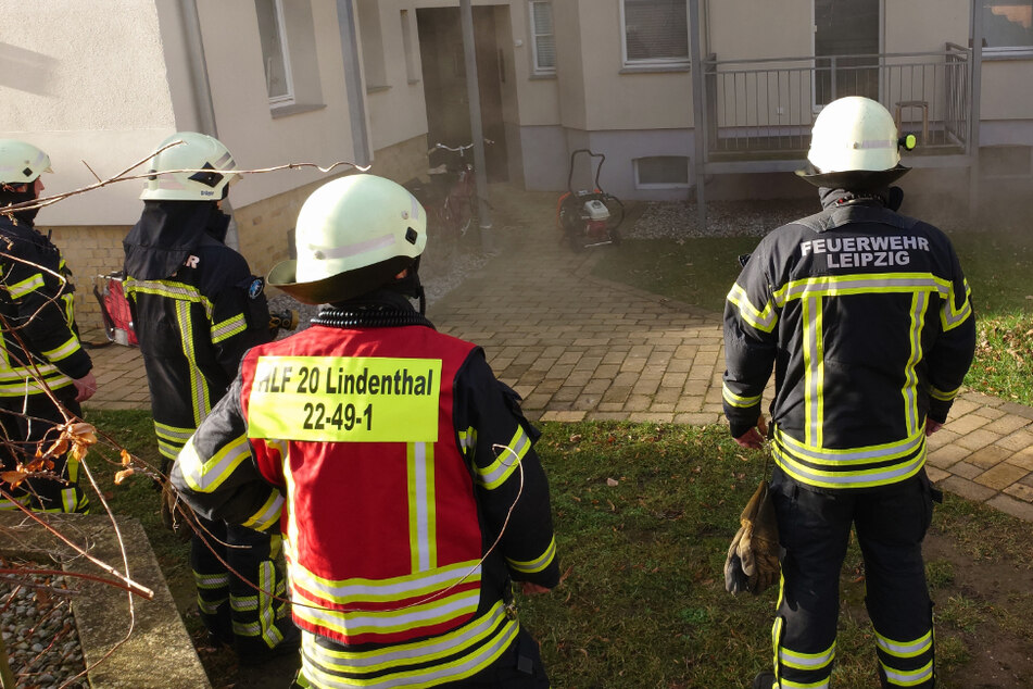 Leipzig: Kellerbrand in Leipziger Mehrfamilienhaus: Alle Bewohner evakuiert