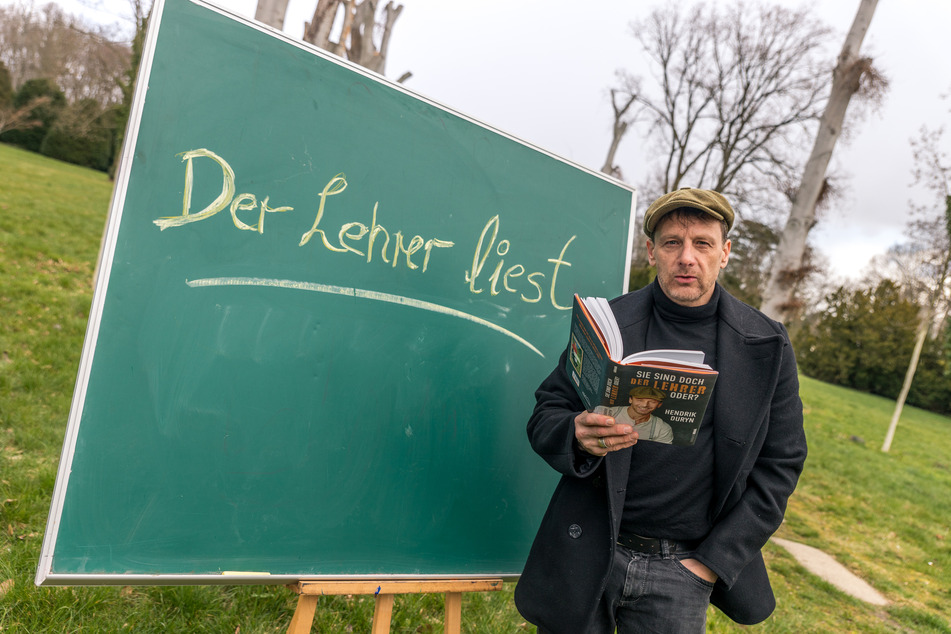 Jeder kennt ihn aus der RTL-Serie "Der Lehrer": Hendrik Duryn (55) wird schon bald im Rahmen der Leipziger Buchmesse aus seinem ersten Buch lesen.