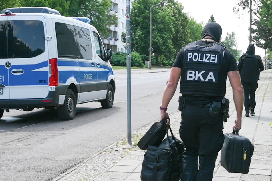Polizisten des BKA am Dienstag beim Einsatz in Halle.