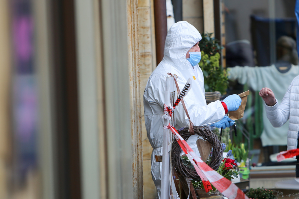 Blumen-Verkäuferin getötet: Polizei findet mutmaßliche Tatwaffe bei Teenager (17)