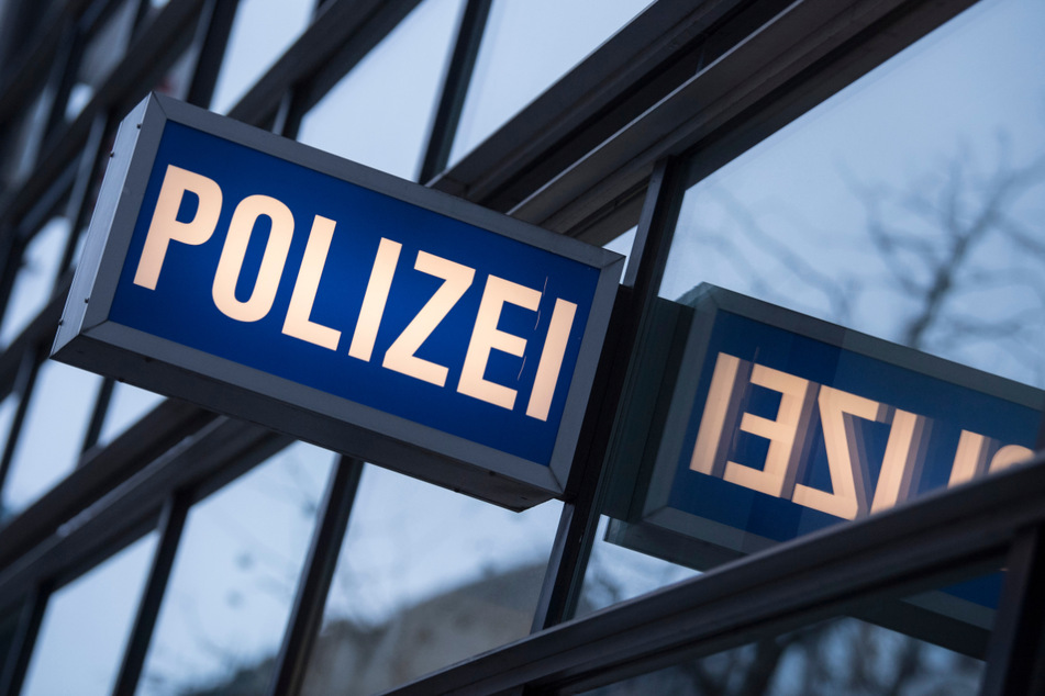 Der Junge wandte sich an seine Mutter, die wiederum die Polizei informierte (Symbolfoto).