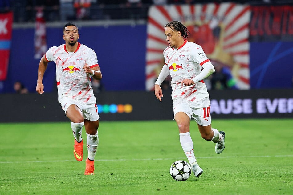 Kumpels auf und neben dem Platz: Henrichs (l.) und Xavi Simons (21).