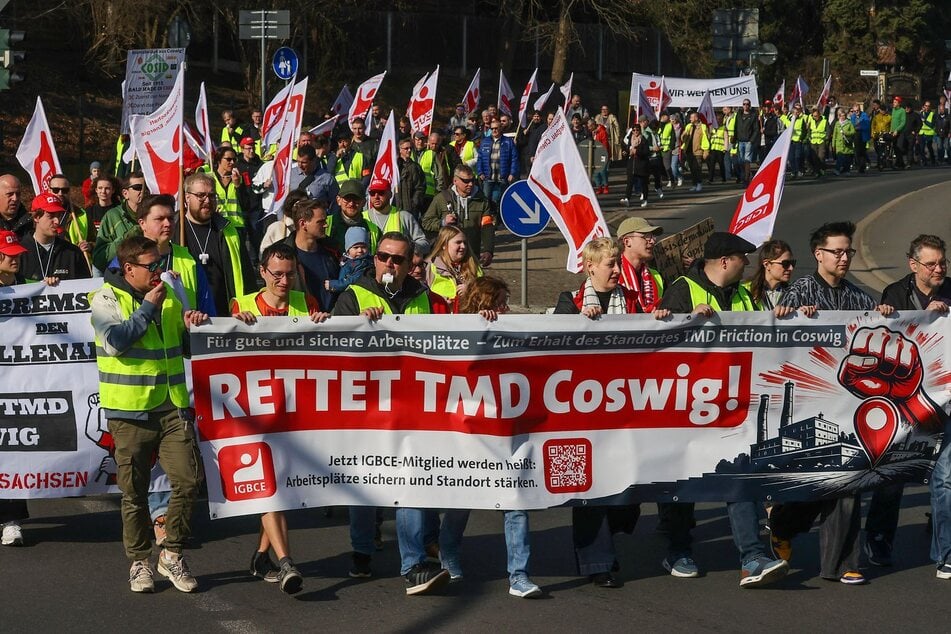 Sächsischer Traditions-Standort vor dem Aus: Job-Angst treibt Mitarbeiter auf die Straße