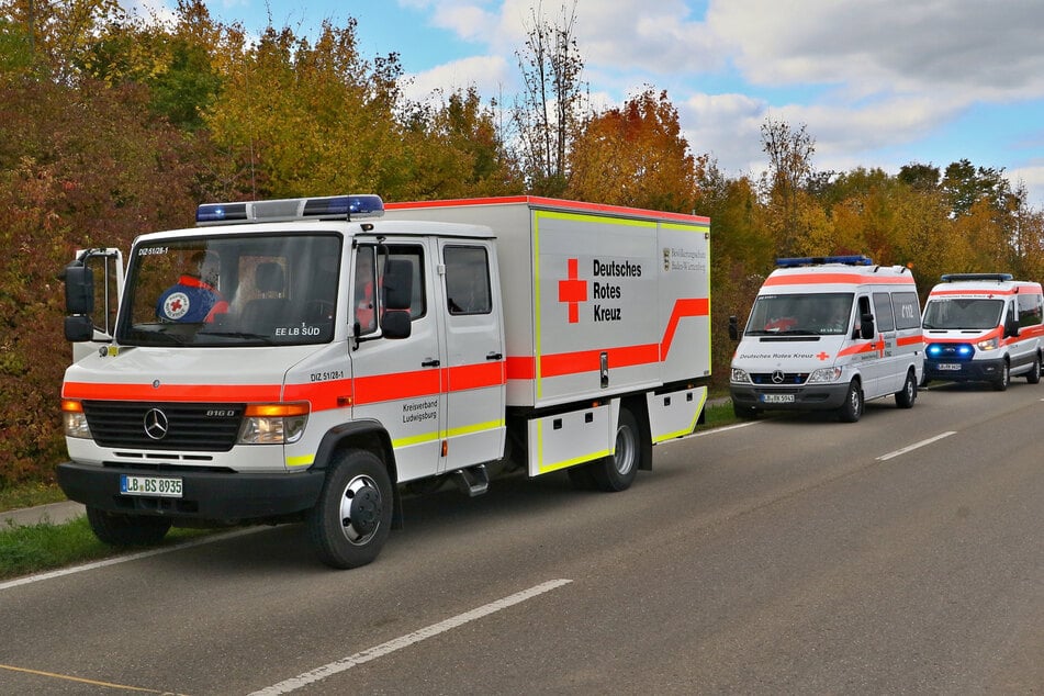 Zahlreiche Rettungskräfte waren vor Ort. Eine Frau, die im Tunnel eine Panikattacke erlitt, ging von selbst in die Klinik.