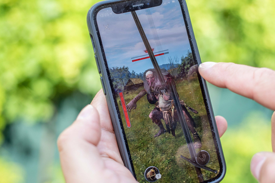The Witcher: Monster Slayer uses augmented reality (AR) technology, which allows players to explore the virtual world in search of monsters while moving in the real life surroundings