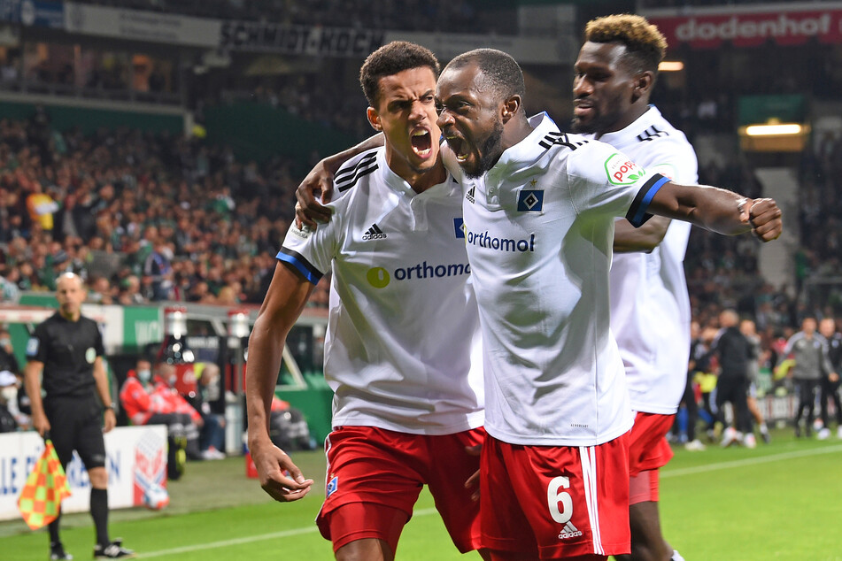 Emotionen pur: Die HSV-Profis (v.l.n.r.) Robert Glatzel (27), David Kinsombi (25) und Bakery Jatta (23) jubeln über das 1:0 im Nordderby gegen Werder Bremen.