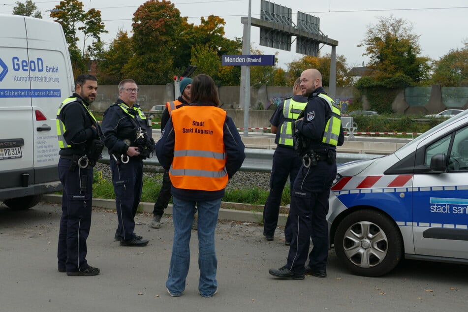 Das Ordnungsamt kümmert sich derzeit um die Absperrung des Evakuierungsradius.