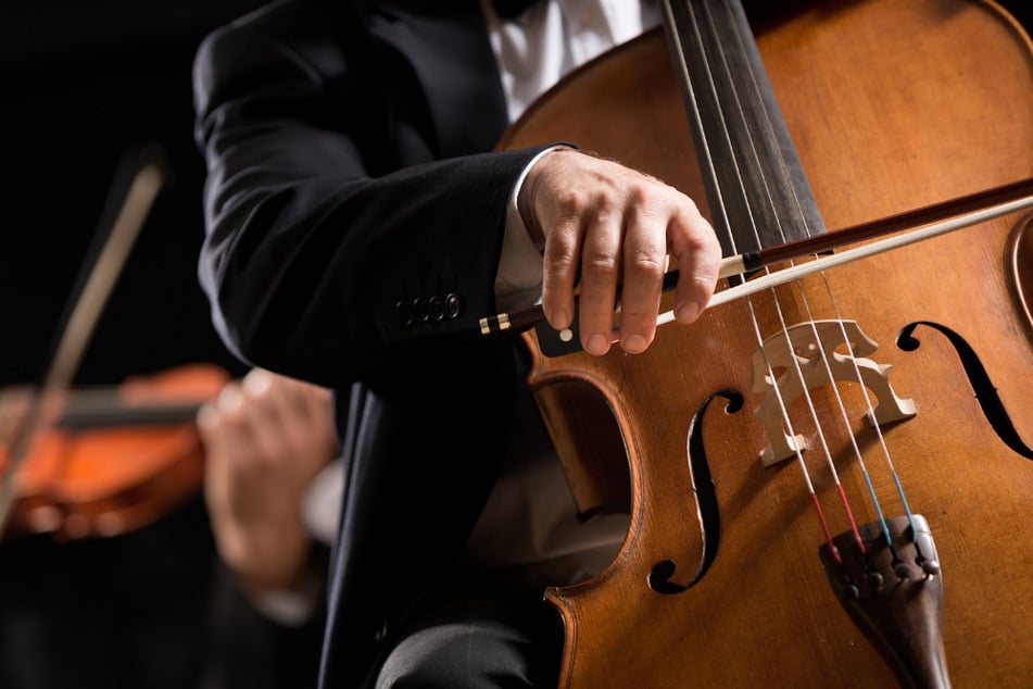 Cello-Musik auf einer Streuobstwiese: So sieht ein gemütlicher Sonntag aus. (Symbolbild)