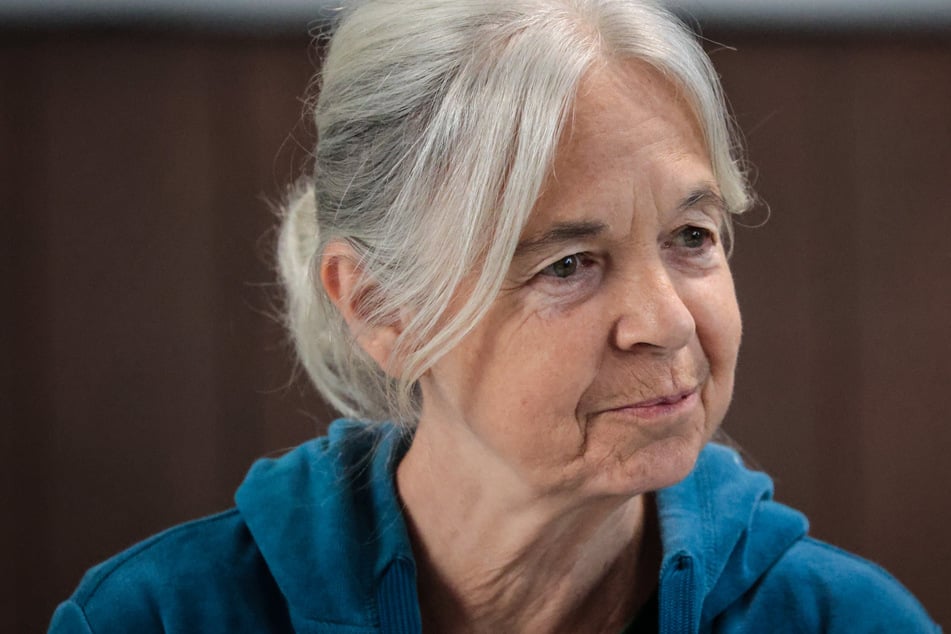 Ex-RAF-Terroristin Daniela Klette (66) steht seit Ende März wegen einer Serie von Überfällen auf Supermärkte und Geldtransporter zwischen 1999 und 2016 vor Gericht.
