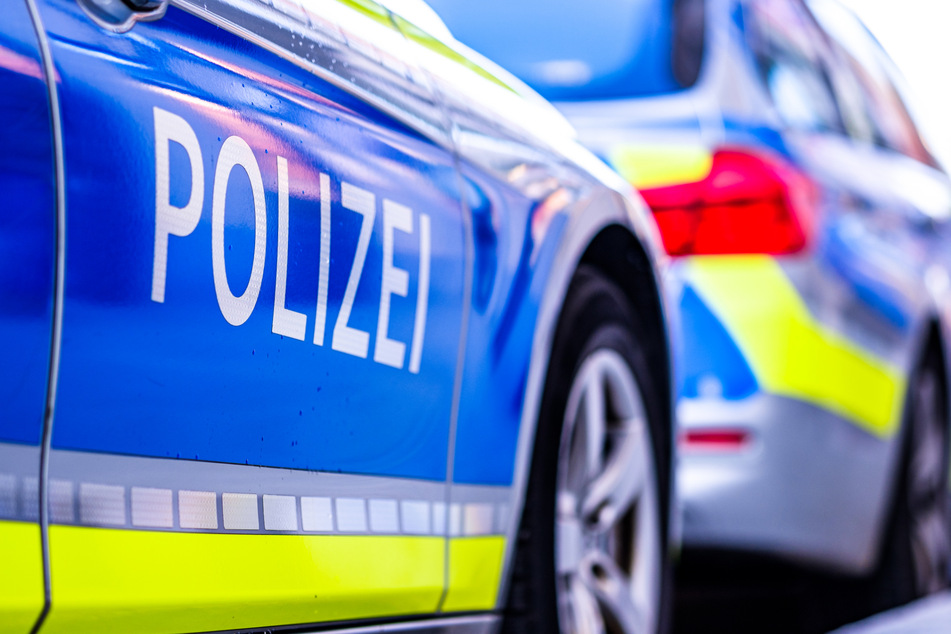 Dresden: Mann beschädigt mehrere Autos in Löbtau mit E-Roller, dann macht er sich aus dem Staub!