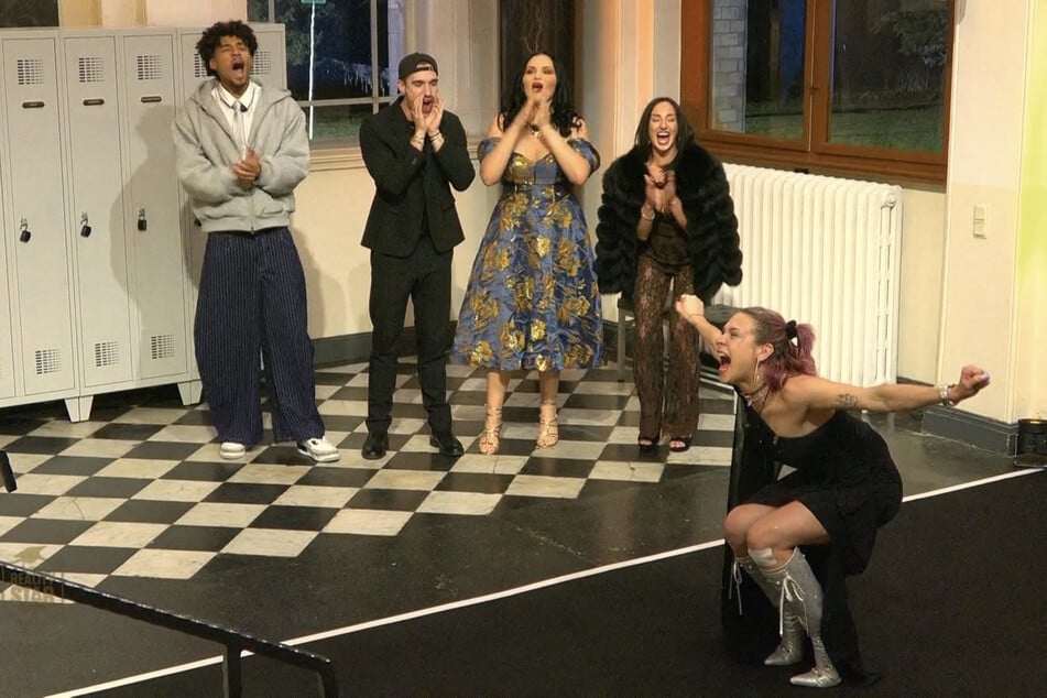 Lilli (27, r.) ist die Gewinnerin der "Realitystar Academy".