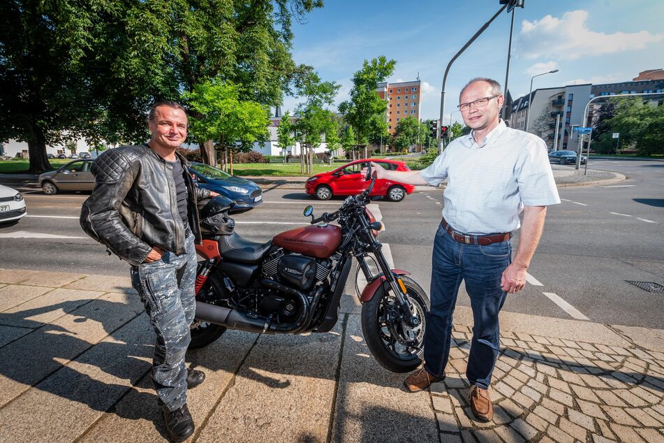 Sie stoppten eine betrunkene Autofahrerin: Biker Thomas van den Bosch (50, r.) und Christian Scheffel (52).