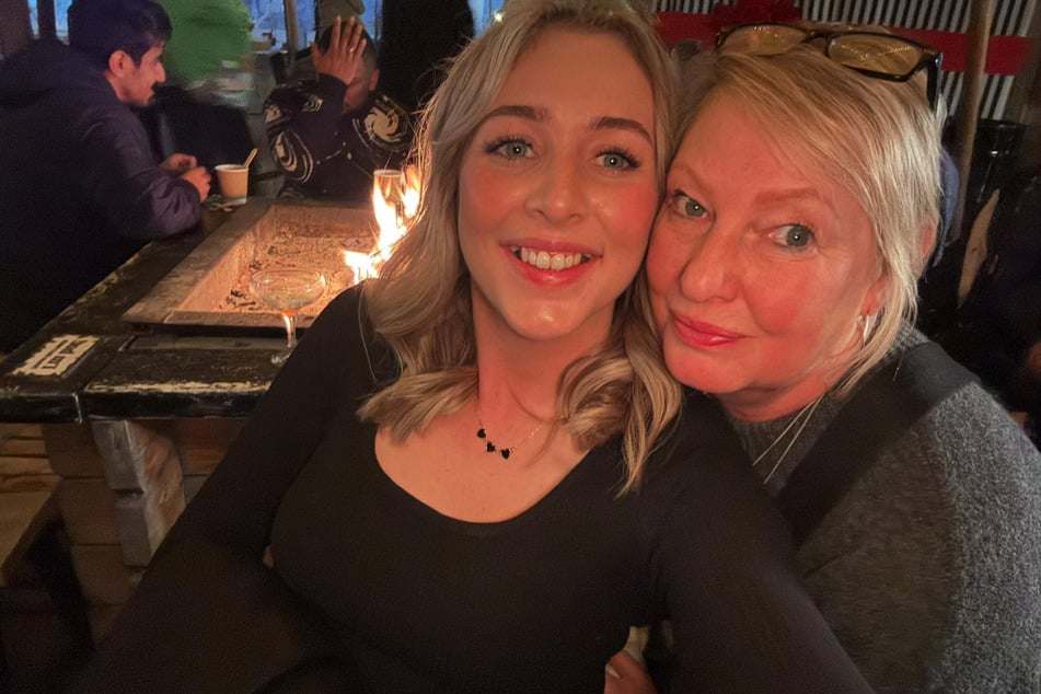 Nach dem tragischen Tod ihrer Mutter Yvonne warnt ihre Tochter Robyn vor der möglichen Gefahr einer Tollwutinfektion.