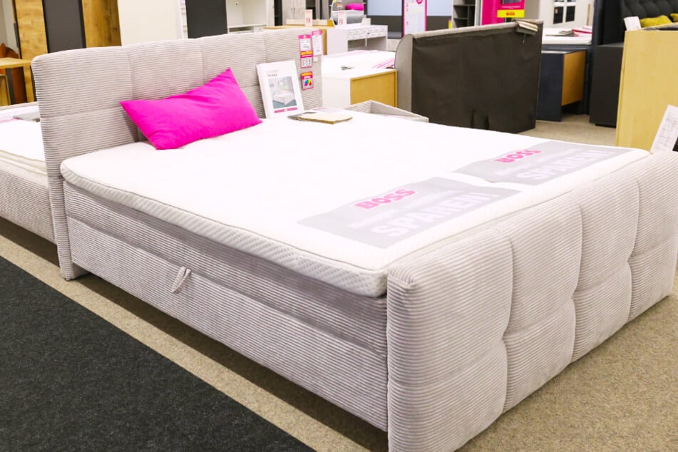 Möbel Boss hat Boxspringbetten für kurze Zeit massiv im Preis gesenkt