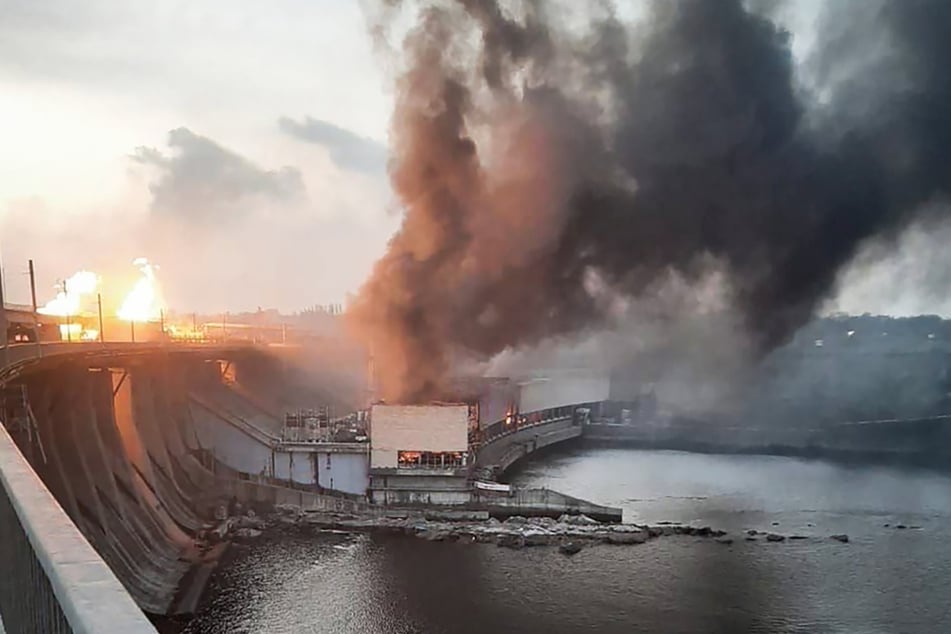 Im März war das Dnipro-Wasserkraftwerk das Ziel russischer Angriffe. Um die Stromversorgung gewährleisten zu können, will die Ukraine seine Kraftwerke künftig besser verteidigen.