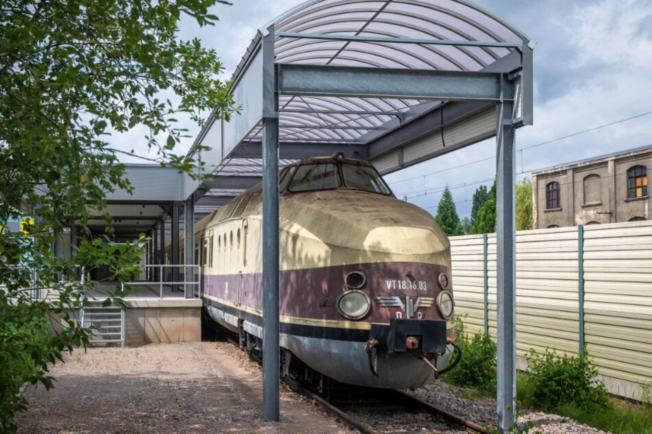 Der SVT steht überdacht am Spielemuseum in Chemnitz-Kappel.